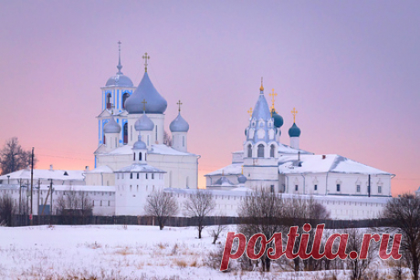 Россиянам назвали самые популярные автобусные туры осени. Самым популярным автобусным маршрутом осени стало направление Москва — Переславль-Залесский. Так, средний чек по маршруту Москва — Переславль-Залесский составил 532 рубля в одной сторону. Вторым по популярности среди россиян стало автобусное направление Москва — Киржач.