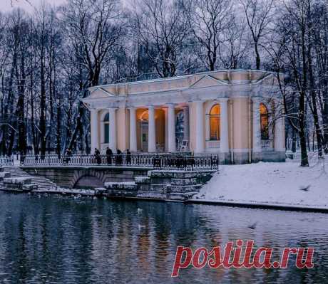 Rossi Pavilion in the Mikhaylovsky Garden | St. Petersburg, Russia #traveleurope #travelrussia #stpetersburg #traveldestination