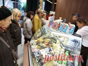 Вслед за бензином подорожают продукты: россиян ждет грустный Новый год Россияне приготовились к очередному витку инфляции. Как сообщает ЦБ со ссылкой на исследование «инФОМ», в ноябре настроения населения ухудшились. В ближайшие 12 месяцев граждане ожидают рост цен на уровне 9,8%. Как отмечает специалисты, основная причина