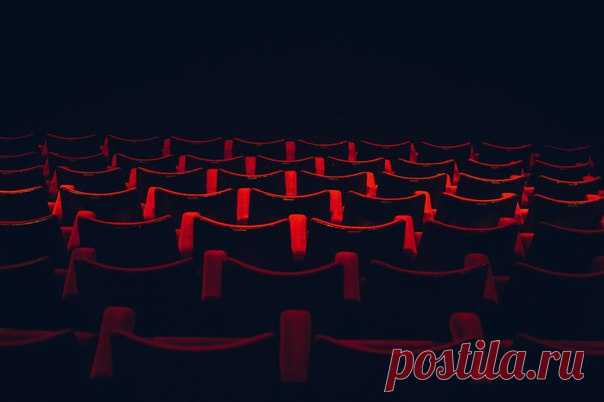 Когда не знаешь, что посмотреть. Этого хватит надолго. 

Фильмы, которые сильно влияют на мировоззрение и мироощущение: 

1. Эффект бабочки 
2. Пока не сыграл в ящик 
3. Куда приводят мечты 
4. В погоне за счастьем 
5. Дневник Нимфоманки 
6. Необратимость 
7. Достучаться до небес 
8. Игры разума 
9. Гордость и предубеждение 
10. Зеленая миля 
11. Семь жизней 
12. Адвокат дьявола 
13. Области тьмы 
14. Запах женщины 
15. Всегда говори «Да» 
16. Список Шиндлера 
17. Мечтател...