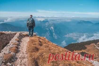 Россияне увлеклись новым видом отдыха на фоне трудностей с пересечением границ. Российские туристы увлеклись новым видом отдыха на фоне трудностей с пересечением границ — число россиян, отправившихся в походы, летом 2022 года возросло почти в три раза с начала пандемии COVID-19, сообщили в МЧС. Отмечается, что зачастую в походы путешественники отправляются с детьми.