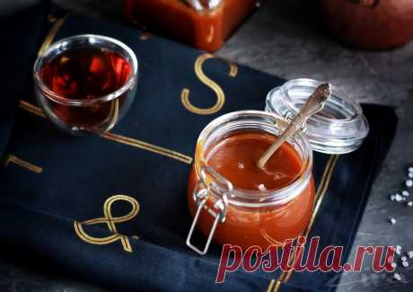 Соленая карамель Ароматнейший и вкуснейший соус - соленая карамель. С ней прекрасно сочетаются блины и панкейки, можно использовать в качестве начинки в торты, да и просто как дополнение ко вкусному кофе.



Вариантов применения этого соуса огромное множество, а приготовить карамель очень просто в домашних услов