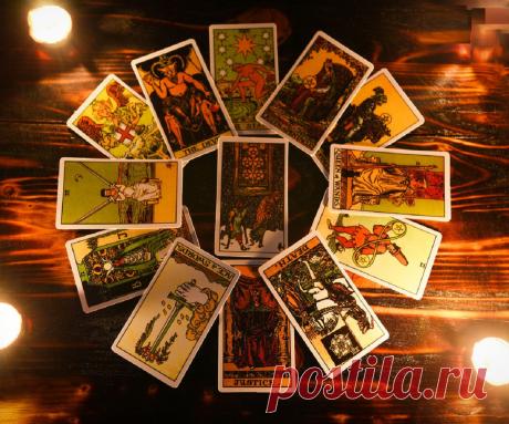 Гадания самим на любовь - 8 пошаговых гаданий и толкование значений Лучшее время для предсказаний — Святки — зимние праздники, начиная с рождественского Сочельника (6 января) до Крещения (19 января).