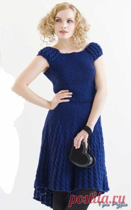 Синее платье с косами