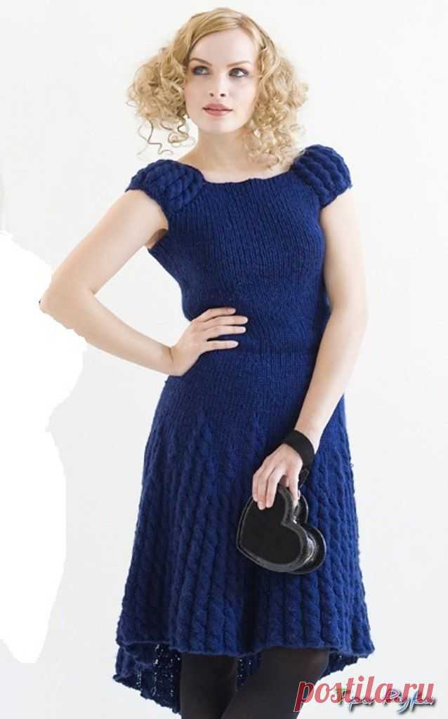 Синее платье с косами