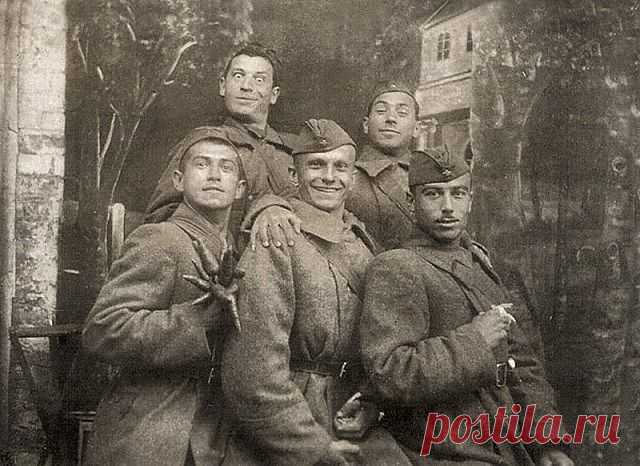 Максим Кузин
102 года, Россия, Где-то Там...Буба Касторский,Тарапунька и Штепсель.