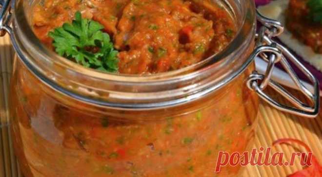 Самая быстрая баклажанная икра! Готовлю такую уже несколько сезонов! 

Ингредиенты на 6 полулитровых банок:
Баклажан — 1 кгПомидор — 5 шт.Морковь — 4 шт.Лук — 5 шт.Болгарский перец — 1 шт.Чеснок — 1 шт.Перец чили — 1 шт.Подсолнечное масло — 50 млСоль — 1,5 ч. л.
Пригот…