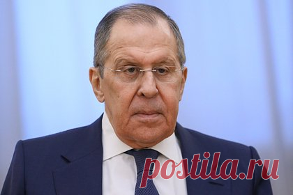 Лавров обвинил Запад в требованиях к Украине вернуть Крым и Донбасс силой. Глава МИД России Сергей Лавров обвинил Запад в требованиях к Украине вернуть Крым и Донбасс силой. Он отметил, что Киев не представляет интересы жителей Крыма и юго-восточных территорий, поэтому в этом случае право на самоопределение имеет приоритет перед сохранением территориальной целостности.