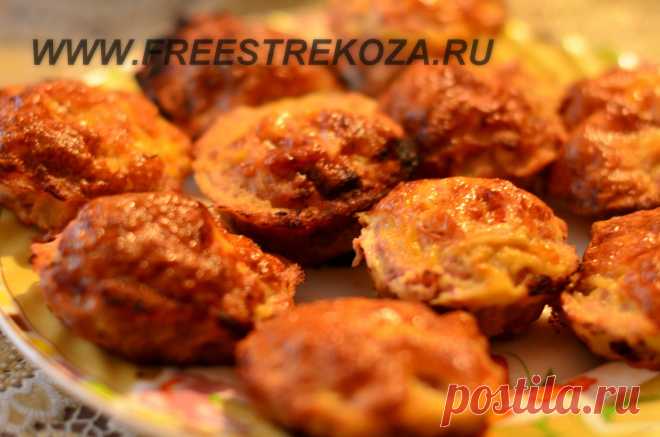 Удивить можно всегда. Даже если под рукой самые обычные продукты.
Котлеты – это грустно, а мясной рулет – уже был. Значит, будет что-то новенькое. КЕКСЫ. Мне идея понравилась. Надеюсь, и вы это оцените…)))