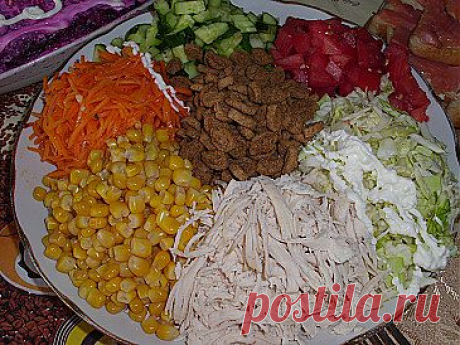 Салат с курицей и сухариками | Рецепты моей мамы