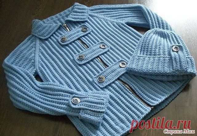 Детская курточка и шапочка Материалы: 350 (400) 500 г джинсовой пряжи Phil Lin (45% вискозы, 40% хлопка, 15% льна, 99 м/50г.); Спицы №3 и 3,5, круговые спицы №3, пуговицы 9 шт, молния.Резинка, спицы № 3: попеременно 1 лиц., 1 изн.Вертикальный узор, спицы № 3,5: 1-й р.: * 2 лиц., 1 изн., 1 лиц., повторять от * (=...