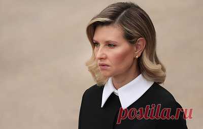 Sky: приглашение Зеленской на коронацию Карла III содержало ошибку в слове "Украина". Жена украинского президента опубликовала в Twitter фотографию документа, в котором название страны было написано без буквы "р"