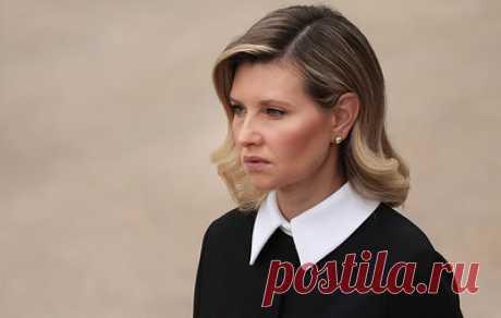 Sky: приглашение Зеленской на коронацию Карла III содержало ошибку в слове &quot;Украина&quot;. Жена украинского президента опубликовала в Twitter фотографию документа, в котором название страны было написано без буквы &quot;р&quot;