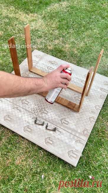 O que você faria com 2 gavetas e alguns pedaços de madeira? Fiz uma linda mesa de centro ou como preferir utilizar. Projetinho, simples, rápido e fácil de fa...