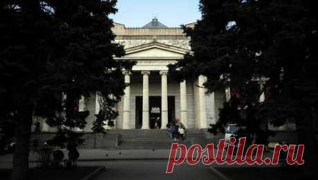 На выставке в ГМИИ имени Пушкина представлено одиннадцать работ, которые организаторы привезли из Италии, шесть из них в течение 500 лет никогда не покидали пределов страны, музеи всегда неохотно расстаются со своими сокровищами, даже на небольшой отрезок времени.
   Все представленные на выставке в ГМИИ имени Пушкина полотна включены в ряд шедевров мировой живописи и представляют определённые этапы в творчестве художника.