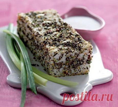 Сало по-домашнему — 11 рецептов засолки. Устоять — невозможно — рекомендую!
Сало «Проще не бывает»
Сало режем на куски размером с кулак, заранее чистим чеснок из расчета 1 зубчик на 1 кусок сала и этот чеснок режем на кругляшки. Подготавливаем специи — хмели-сунели, перец, молотые семена укропа или любые другие, которые вам нравятся.
На дно эмалированной кастрюли насыпаем немного приправ, перца и чеснока. Потом берем в левую руку кусок сала, в правую пригоршню крупной соли...