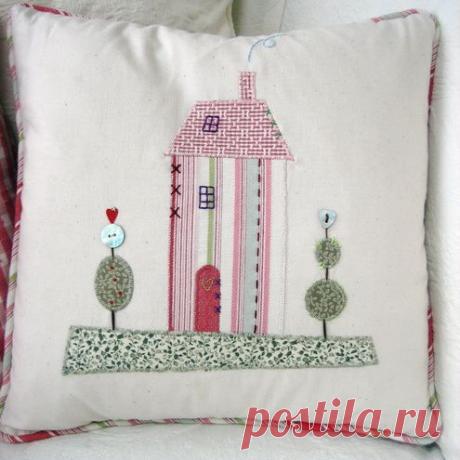 Applique house cushion. | Cojines - Pillow 2