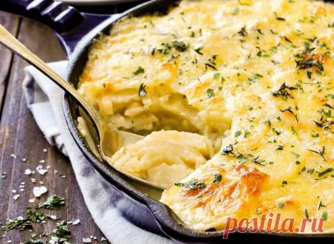 Картофель под сыром «Дофине» 
Ингредиенты:Картофель — 1 кгСыр — 200 грМолоко или сливки — 250 млМускатный орех — 0,5 ч.л.Чеснок — 1 зубчикСливочное маслоСоль, перец — по вкусу
Рецепт приготовления запеченного под сыром картофеля …