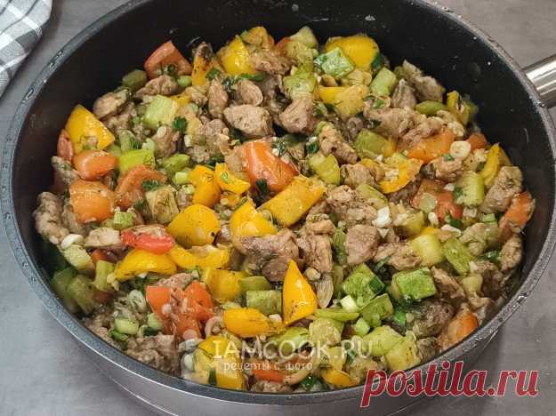 Свинина с кабачками и болгарским перцем на сковороде — рецепт с фото пошагово