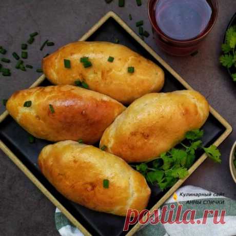 Пирожки с луком и яйцом в духовке из дрожжевого теста
