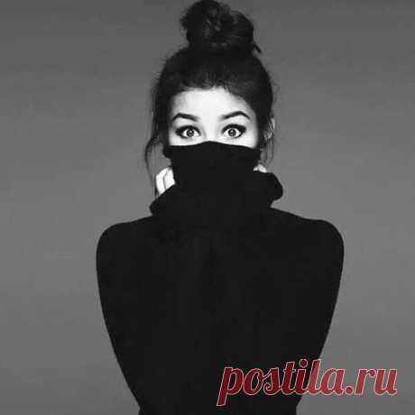 Нарциссизм у женщин: признаки и психологические причины