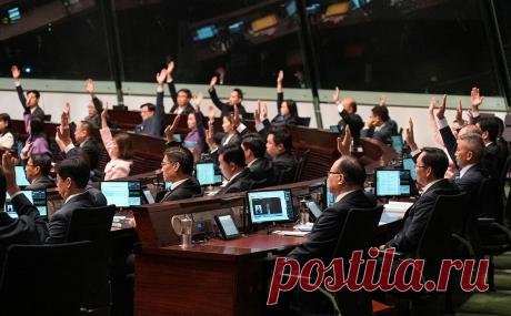 Гонконг принял закон для борьбы с антикитайским вмешательством. Власти Гонконга приняли закон о национальной безопасности, призванный помешать «внешним силам» использовать город как «плацдарм для антикитайской деятельности». Наблюдатели опасаются, что закон навредит НКО, журналистам и бизнесу