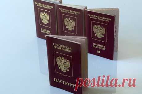 Получивших паспорт России украинцев лишат гражданства. Глава Украины Владимир Зеленский хочет лишать гражданства получивших паспорт России украинцев, пишут украинские журналисты. Внесенный в Верховную Раду Украины законопроект о множественном гражданстве предусматривает, что получившие добровольно гражданство России люди будут лишены украинского паспорта.