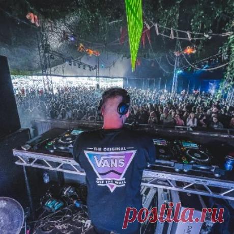 YOUR LOVE CHART BY THIS CULTURE Here's a selection of some of my favourite melodic tracks which have been doing some serious damage in my live sets, including my latest release "Your Love" which is out now on Armin Van Buuren's Armind Recordings