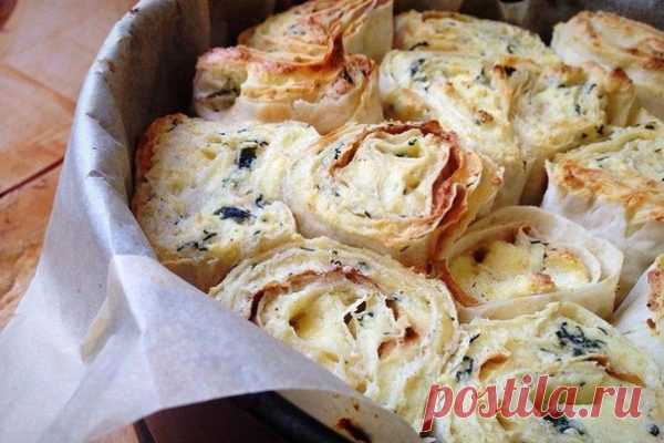 СЛОЁНЫЙ ПИРОГ ИЗ ЛАВАША С ТВОРОГОМ, СЫРОМ И ЗЕЛЕНЬЮ — БУДЬ В ТЕМЕ