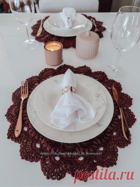 ​Плотная салфетка с благородным узором