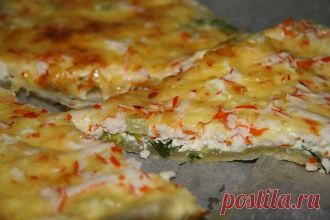 Пицца с сыром и крабовыми палочками!.