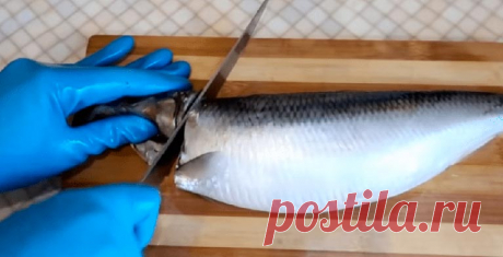 Хитрый СПОСОБ почистить СЕЛЕДКУ: просто надави и получи филе! Век живи — век учись!