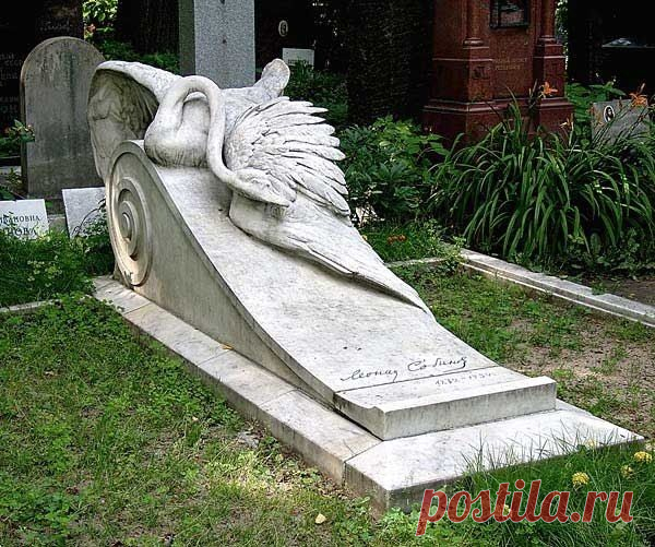 Мухина В.И. Памятник Л.В. Собинову на московском Новодевичьем кладбище. Москва. Фотография 2006 г.