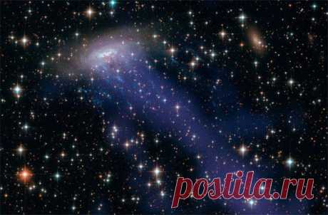 Cпиральная галактика ESO 137-001 в галактиче Наугольника / Интересный космос