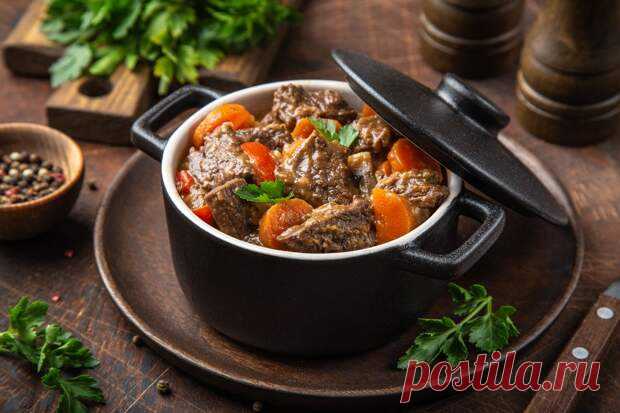 Готовим мясо в горшочках: простые рецепты для духовки - Будет вкусно - 11 ноября - 43961251756 - Медиаплатформа МирТесен Вторая половина осени — время затяжных дождей, пробирающих до костей ветров, первого снега. Так хочется, возвращаясь с улицы, сразу же окунаться в тепло и домашний уют. Как водится, в таких случаях помогает приготовленная с любовью еда: согревающая, насыщенная, сытная. Один из самых удачных - 11 ноября - 43961251756 - Медиаплатформа МирТесен
