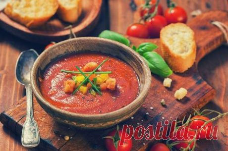 Летнее меню. Рецепты холодных супов - Будет вкусно - Медиаплатформа МирТесен Зелёный гаспачо Фото: ресторан «Шотландская клетка» Состав: огурцы – 800 г, чеснок – 2–3 зубка, зелень рукколы – 2 больших пучка, пряные травы (базилик, петрушка, укроп, кинза, мята и другая по вашему вкусу) – 2 больших пучка, уксус (яблочный или винный) – 3 ст. ложки, оливковое масло – 200 мл, - 18 июля - 43775342455 - Медиаплатформа МирТесен