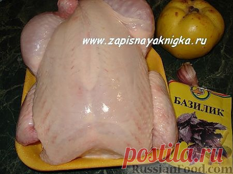 Рецепт: Курица, запеченная целиком в мультиварке, с айвой на RussianFood.com