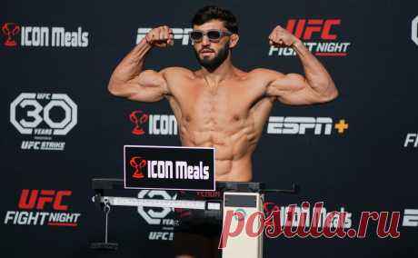 Российский боец UFC заявил, что ему больше подходит флаг Армении. Царукян 3 декабря нокаутировал во втором раунде американца Бенеила Дариуша в главном бою UFC Fight Night 233. Благодаря победе он поднялся на четвертое место в рейтинге легковесов