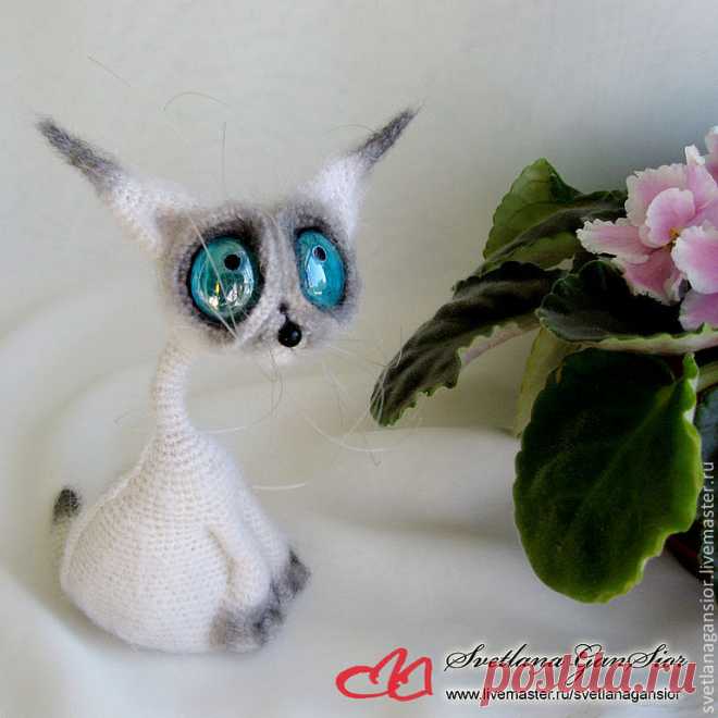 Купить Лунный Сиам - белый, серый, голубой, кот, сиамский кот, вязаный котенок