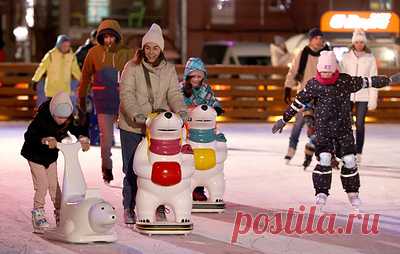 В Петербурге каток на Конюшенной площади откроют 13 декабря. Он будет работать в течение всех новогодних праздников по 11 января