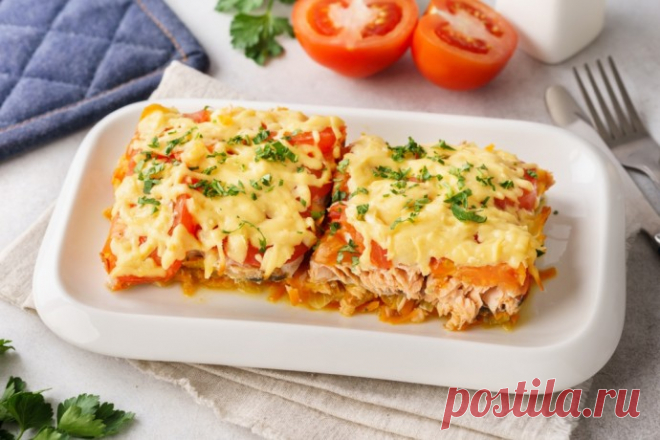 ​Нежная горбуша с овощами в духовке