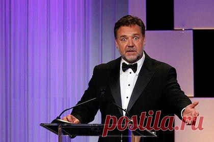 Рассел Кроу рассказал о сиквеле фильма «Гладиатор». Актер Рассел Кроу рассказал о сиквеле фильма «Гладиатор». Он сообщил, что обсудил будущий проект с Ридли Скоттом. «Так что я примерно представляю, как он формирует новую историю. Если вы помните, был там паренек, который тоже хотел стать гладиатором. Итак, этот ребенок вырос, и теперь он император», — сказал он.