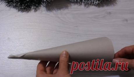 Оригинальное идеи из обычных картонных втулок Самые красивые декоративные элементы можно сделать из самых простых и неожиданных вещей. Так, целый набор новогодних игрушек можно смастерить из обычных картонных втулок.