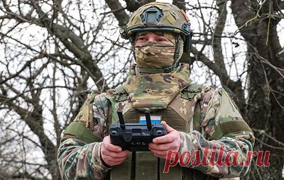 ВС России уничтожили пункт управления БПЛА у Северска. Также бойцы Южной группировки войск ликвидировали боевую бронемашину "Козак" и наземного робота противника