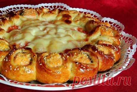Рыбный пирог с семгой и овощами