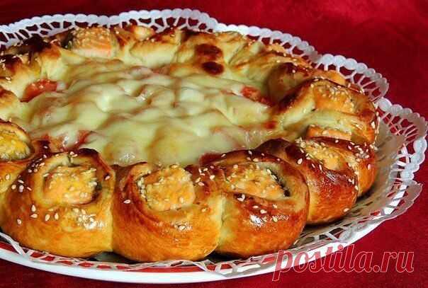 Рыбный пирог с семгой и овощами