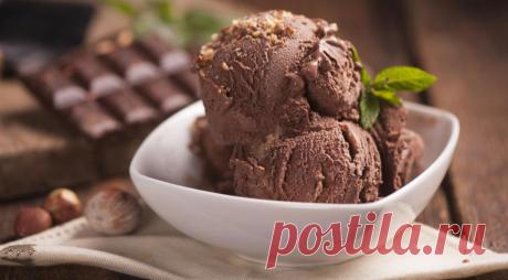 Мороженое без молока и сахара - ПУТЕШЕСТВУЙ ПО САЙТУ. ИНГРЕДИЕНТЫ 200 мл рисового молока (соевого, орехового) 400 мл кокосового молока 80 г какао-порошка без сахара 200 г натурально завяленных фиников (не в сиропе) 2 ч. л. кукурузного крахмала щепотка морской соли ПОШАГОВЫЙ РЕЦЕПТ ПРИГОТОВЛЕНИЯ Шаг 1 Выньте из фиников косточки, разрезая мякоть. Положите мякоть в кастрюлю, залейте кокосовым молоком, добавьте соль …