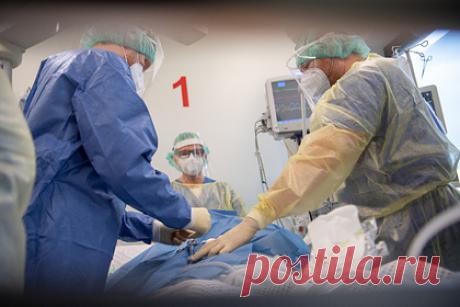 Россиян предупредили об опасном нарушении после перенесенного COVID-19. У переболевших COVID-19 может произойти нарушение функций мелкой моторики. Это связано с влиянием коронавируса на сосуды мозга. О таком опасном последствии перенесенного заболевания предупредил российский вирусолог, молекулярный биолог, ведущий научный сотрудник МГУ им. Ломоносова Максим Скулачев.