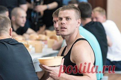 В СПЧ отреагировали на слова Кокорина о пользе тюрьмы. Член Совета по правам человека при президенте РФ Ева Меркачева отреагировала на слова российского форварда кипрского «Ариса» Александра Кокорина о пользе тюрьмы для мужчин. Она отметила, что Кокорин отбывал наказание в хороших условиях. «Я была у него в колонии, в камере. Все там было благополучно», — заявила она.