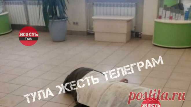 В Алексине пьяный мужчина заполз в аптеку, разделся и уснул. Нетрезвый житель города Алексина устроил переполох в аптеке, мужчина приполз в торговый зал и заснул. Об этом сообщили в социальных сетях свидетели произошедшего. Инцидент произошел в Алексине в аптеке на улице Мира, в разгар рабочего ...